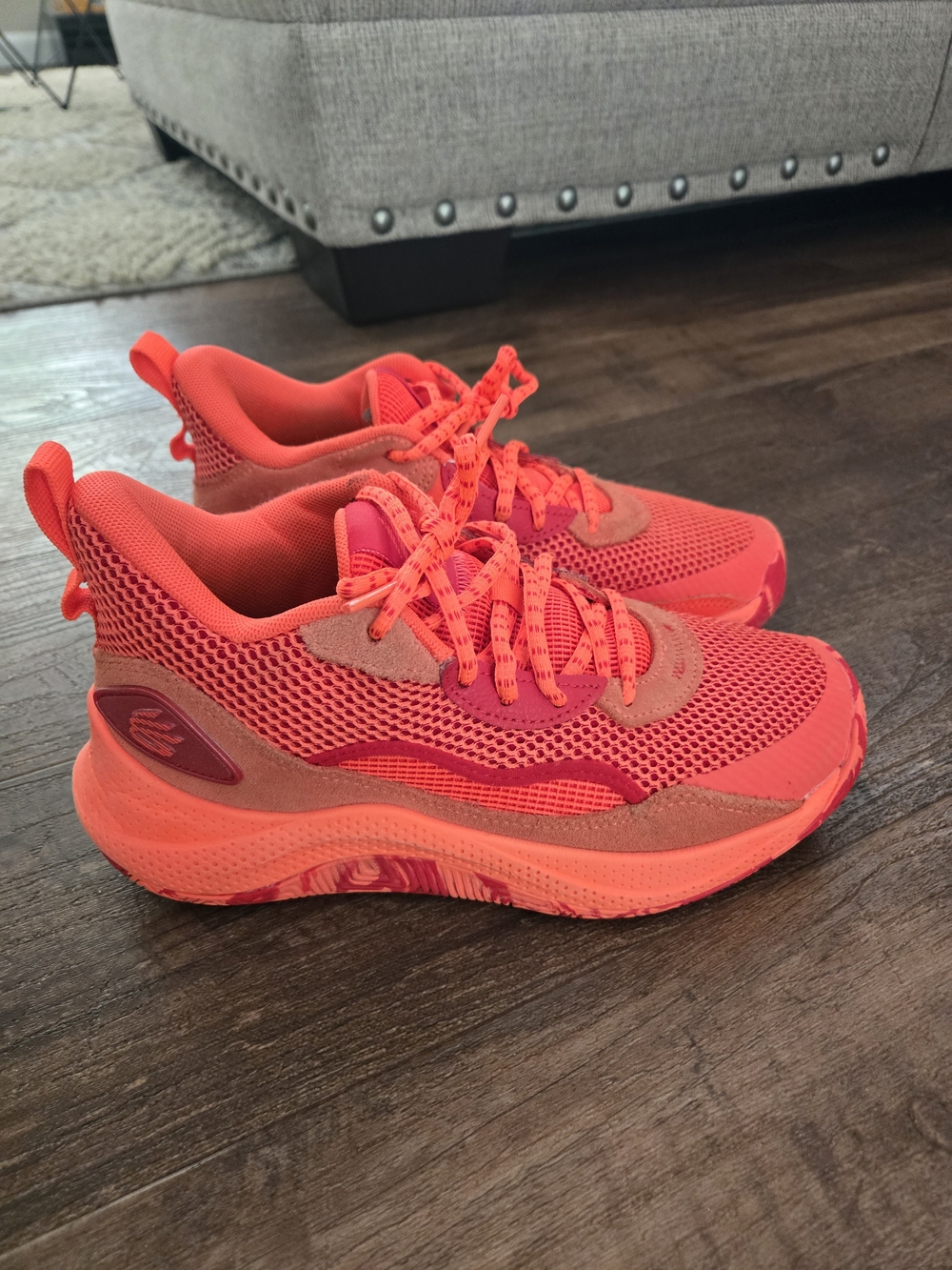 Under Armour Youth Size 6 Curry Sneakers